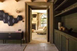 Location Villa Luxe à St Rémy de Provence · Les Jardins de Stella, couloir intérieur