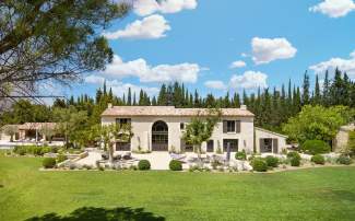 Location Mas Alpilles · Les Jardins de Stella à St Rémy de Provence, vue du jardin